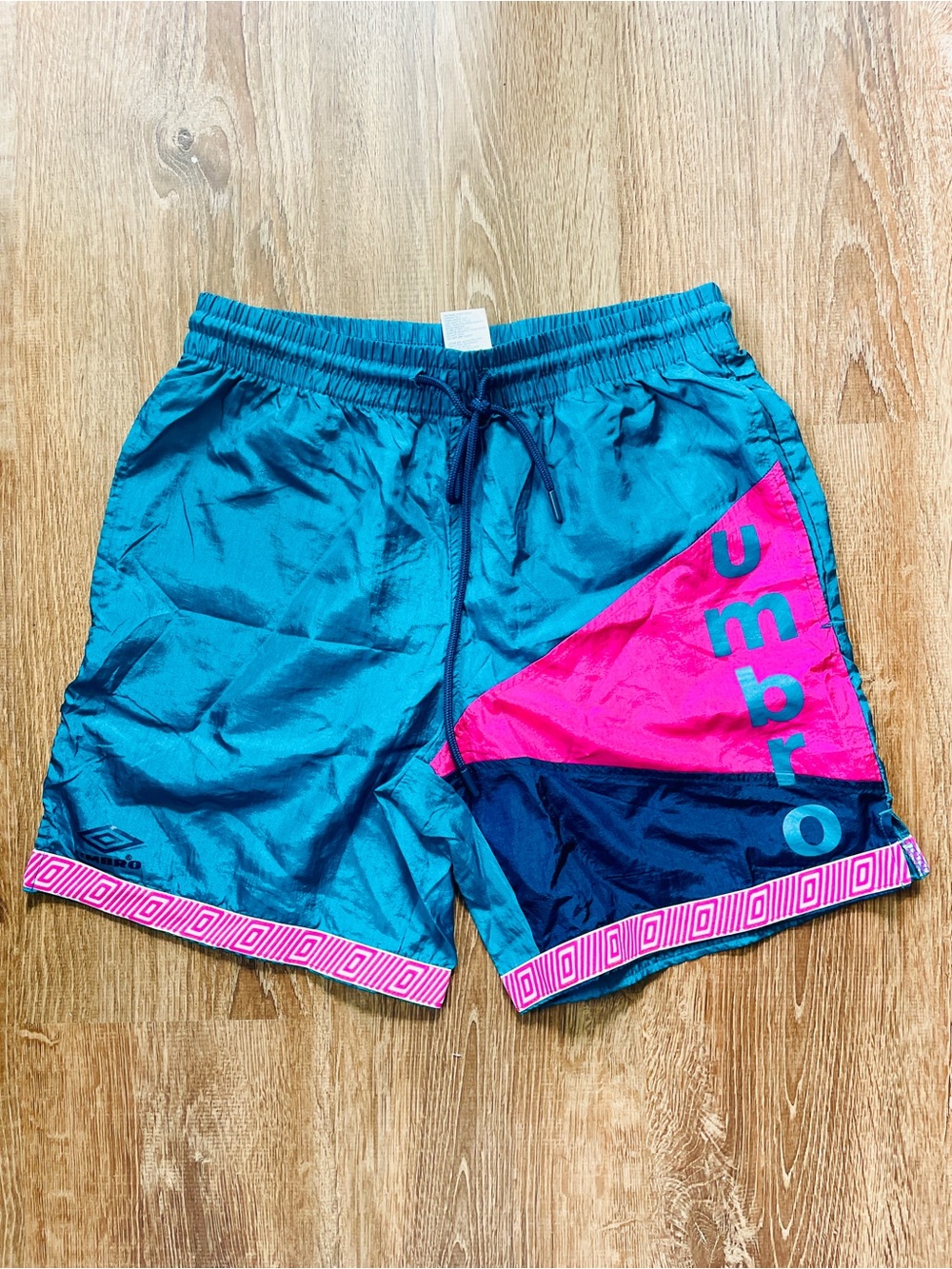 Umbro Teal & Hot Pink Colorblock Athletic Nylon Shorts Medium